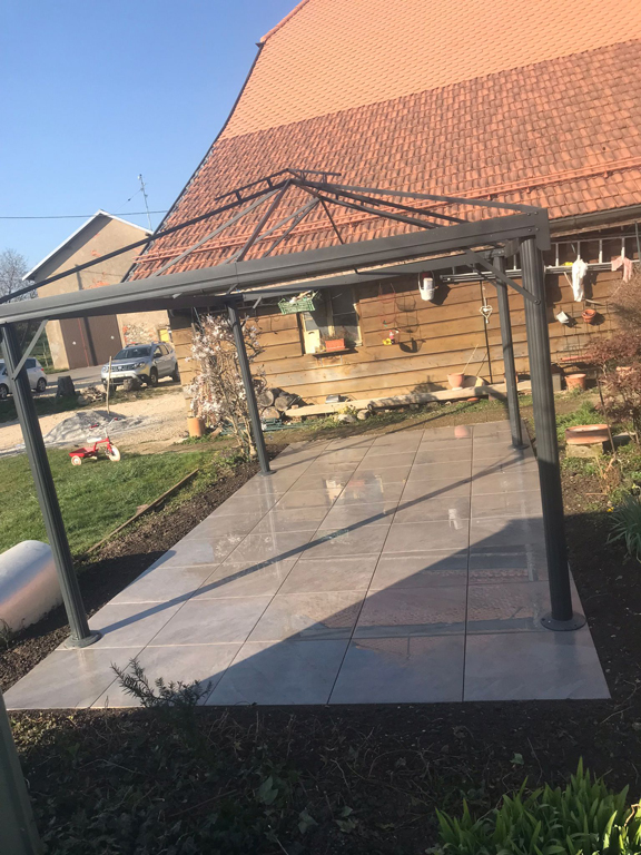 dalles et tente de jardin